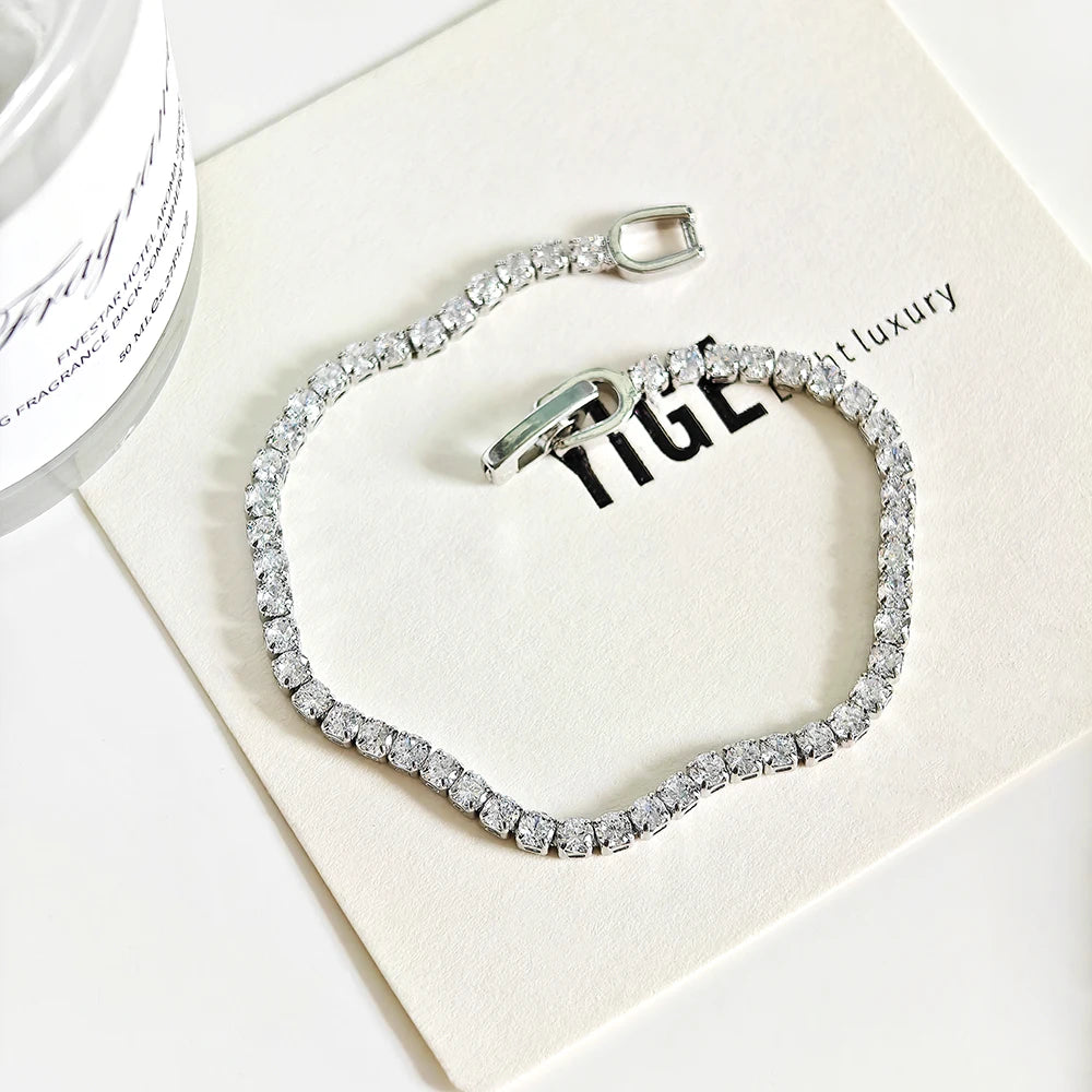 Brățară elegantă cu zirconii strălucitoare